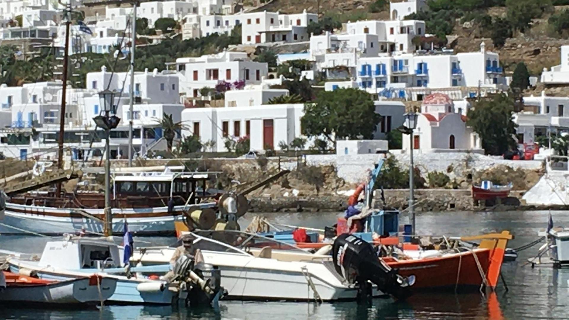 Boote vor Mykonos im Juni 2020 Boote vor Mykonos im Juni 2020