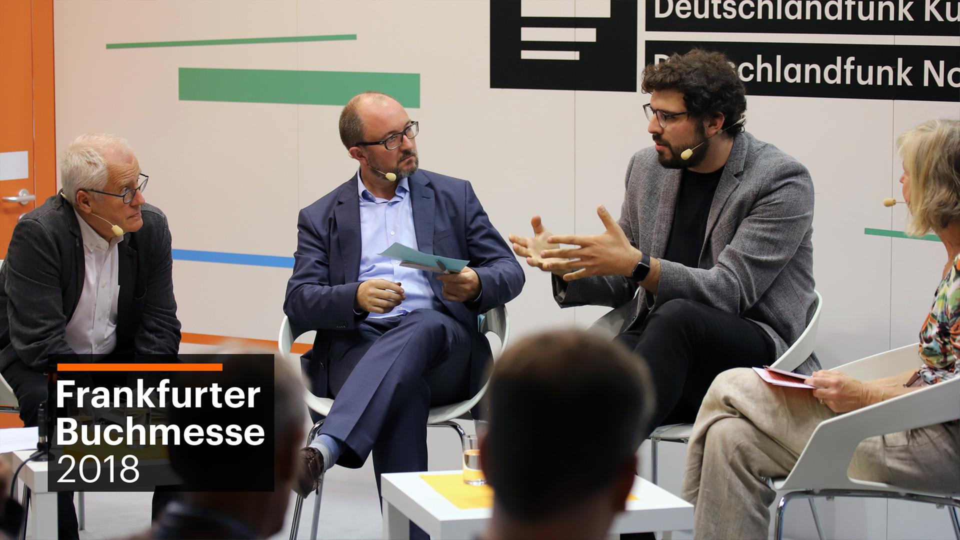 "Wortwechsel" von der Frankfurter Buchmesse: Moderatorin Annette Riedel (ganz rechts) mit Hans-Peter Martin, Daniel Bax, Christian Alt (von links nach rechts).