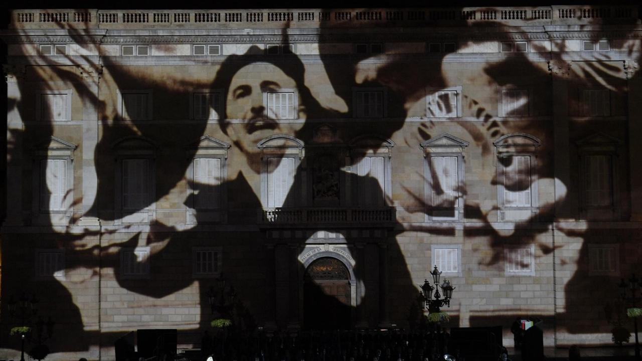 Das Bild zeigt ein Porträt des ehemaligen katalanischen Präsidenten Lluis Companys an der Fassade des Palau de la Generalitat in Barcelona, aufgenommen am 9. September 2015. Das Bild zeigt ein Porträt des ehemaligen katalanischen Präsidenten Lluis Companys an der Fassade des Palau de la Generalitat in Barcelona, aufgenommen am 9. September 2015.