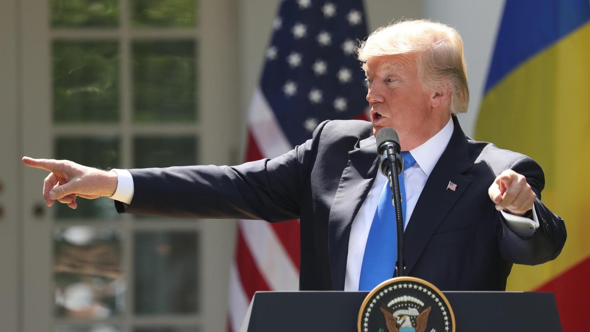 US-Präsident Donald Trump vor Journalisten US-Präsident Donald Trump vor Journalisten