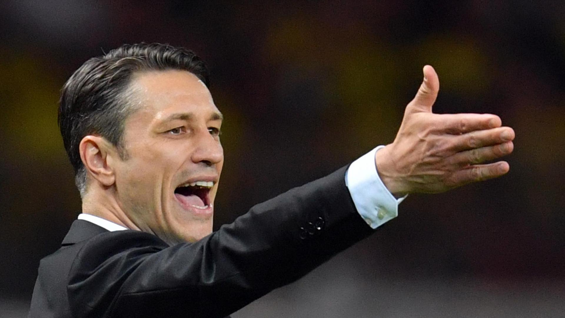 Frankfurts Trainer Nico Kovac gibt Anweisungen. Frankfurts Trainer Nico Kovac gibt Anweisungen.