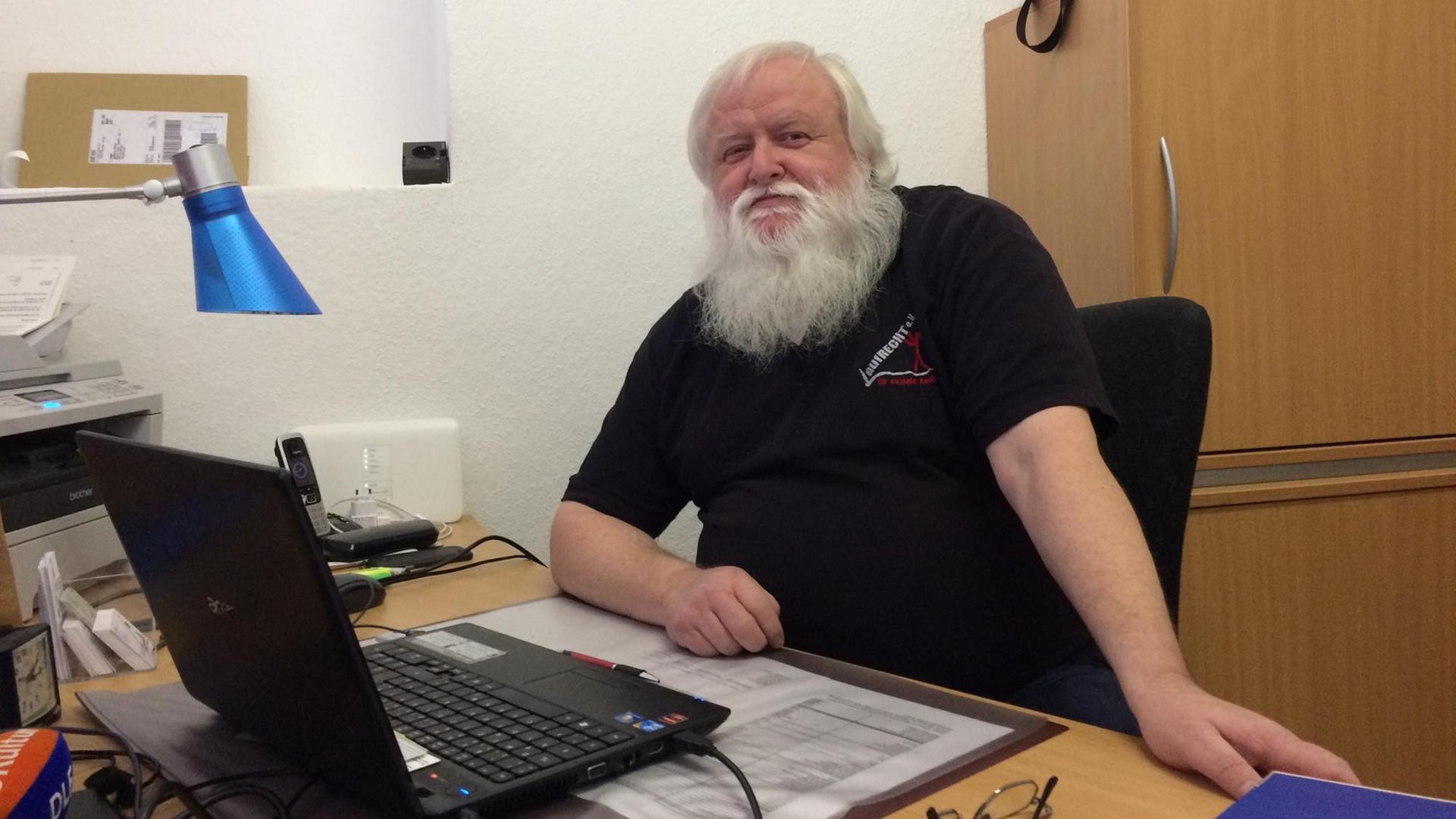 Ulrich Wockelmann, Gründer des Vereins "aufRecht e. V.", der sich in Iserlohn im Sauerland für Hartz-IV-Empfänger einsetzt. Ulrich Wockelmann, Gründer des Vereins "aufRecht e. V.", der sich in Iserlohn im Sauerland für Hartz-IV-Empfänger einsetzt.