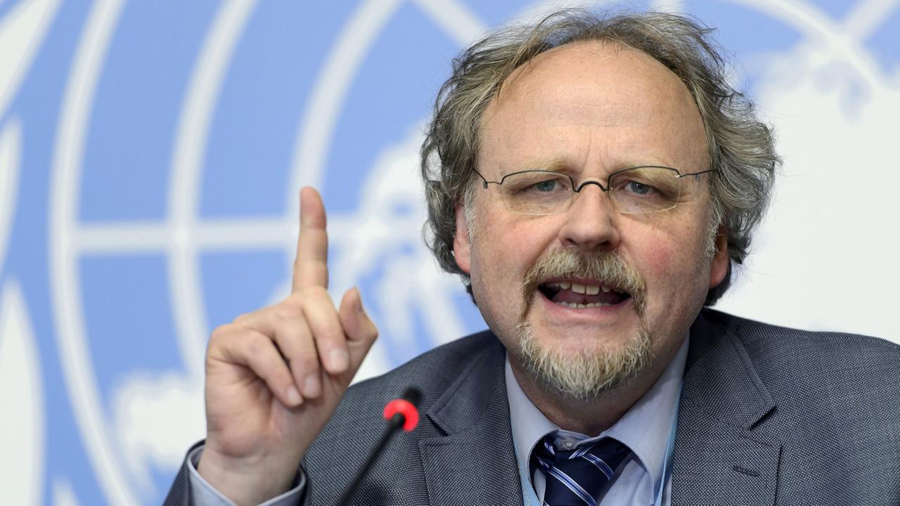 Heiner Bielefeldt 2015 bei einer Pressekonferenz der Vereinten Nationen in Genf Heiner Bielefeldt 2015 bei einer Pressekonferenz der Vereinten Nationen in Genf