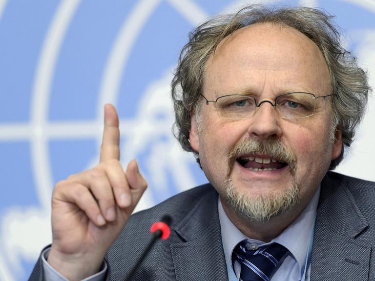 Heiner Bielefeldt 2015 bei einer Pressekonferenz der Vereinten Nationen in Genf