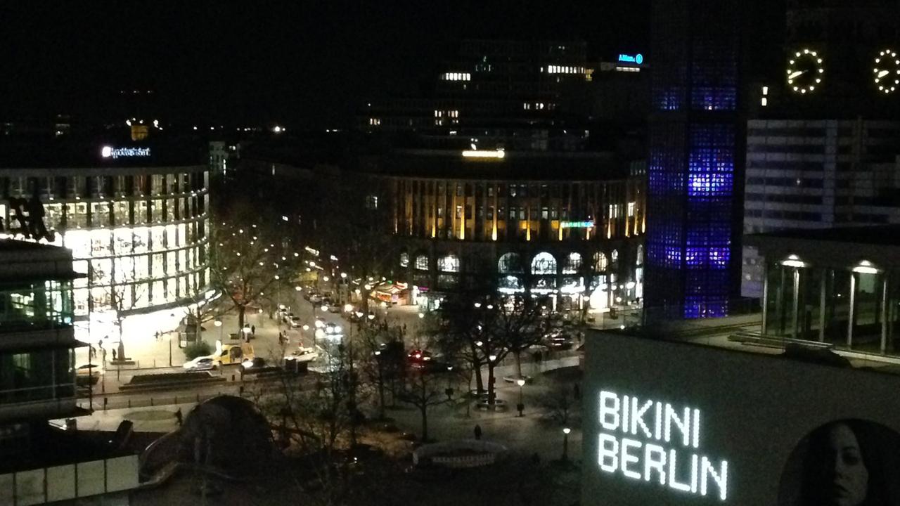 Bikini-Haus an der Budapester Straße (rechts) – gegenüber liegt der Breitscheidplatz mit der Gedächtniskirche. Bikini-Haus an der Budapester Straße (rechts) – gegenüber liegt der Breitscheidplatz mit der Gedächtniskirche.