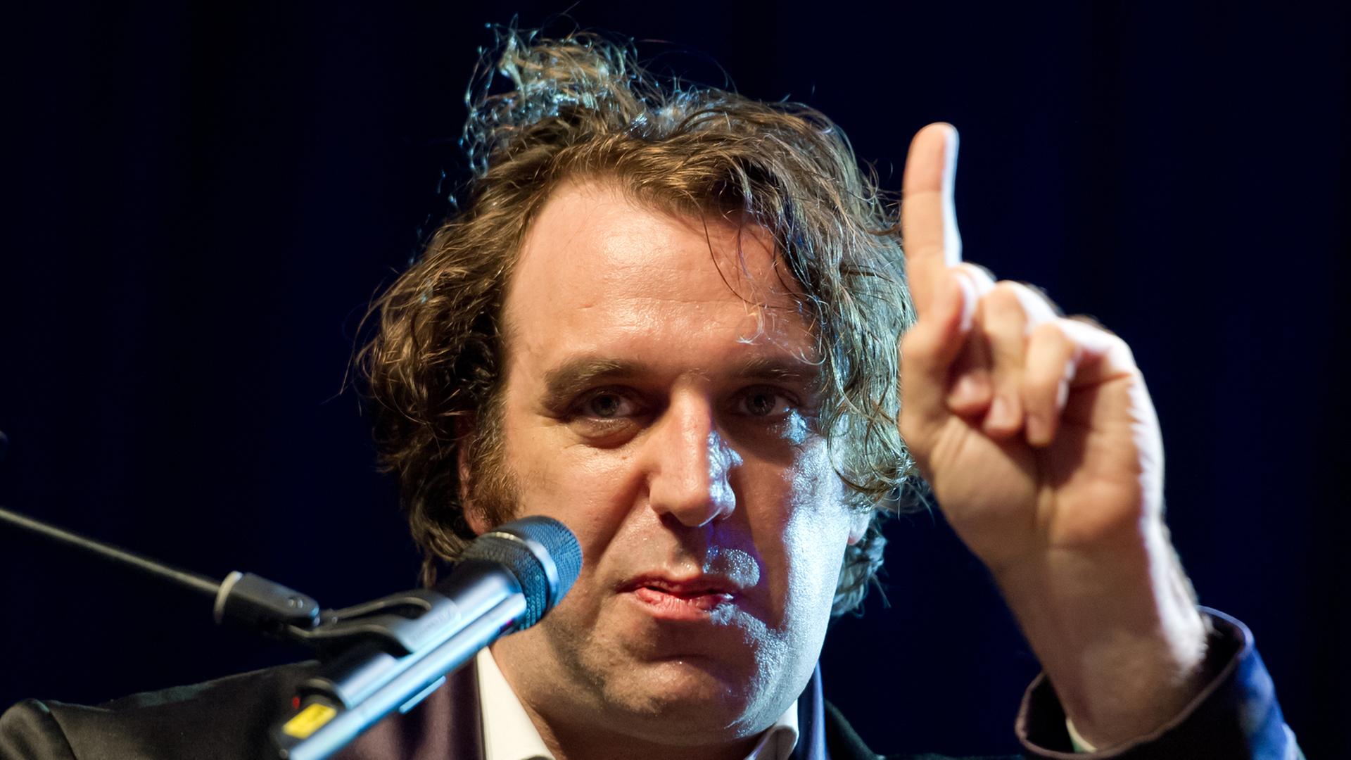Chilly Gonzales in Hamburg in der Fischauktionshalle beim Elbjazz Festival 2013. Chilly Gonzales in Hamburg in der Fischauktionshalle beim Elbjazz Festival 2013.