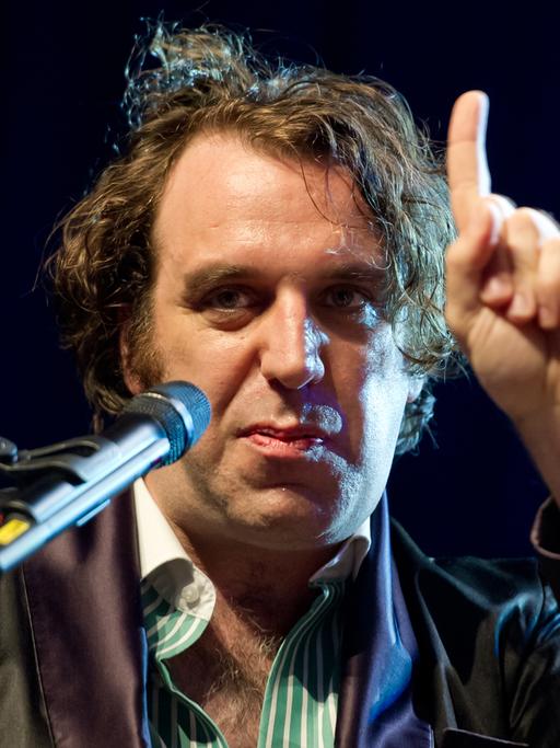 Chilly Gonzales in Hamburg in der Fischauktionshalle beim Elbjazz Festival 2013. 