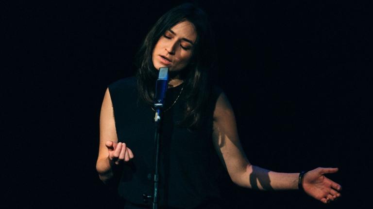 Die Sängerin Lucia Cadotsch beim Jazzfest Berlin Die Sängerin Lucia Cadotsch beim Jazzfest Berlin