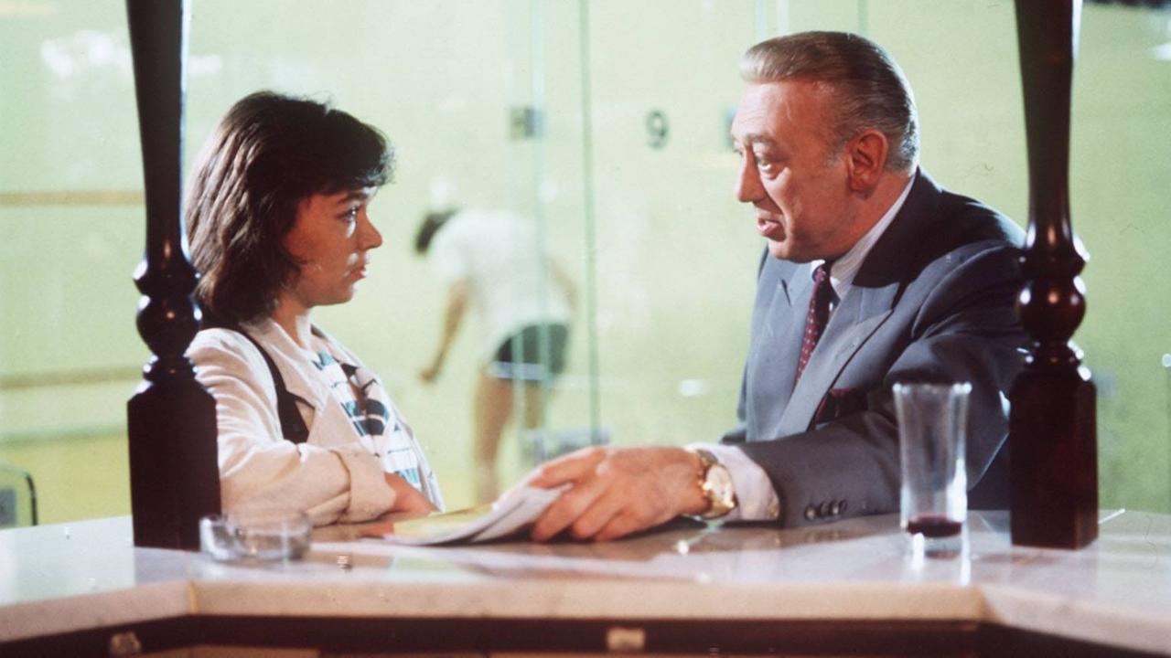 Der Schauspieler Horst Tappert als Kommissar Stephan Derrick in der Folge 'Mord inklusive' von 1988. Der Schauspieler Horst Tappert als Kommissar Stephan Derrick in der Folge 'Mord inklusive' von 1988.