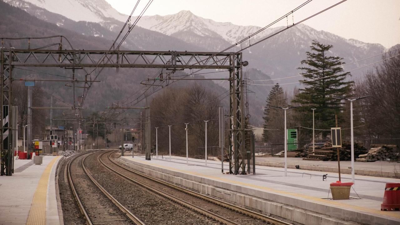 Leerer Bahnhof von Oulx Leerer Bahnhof von Oulx