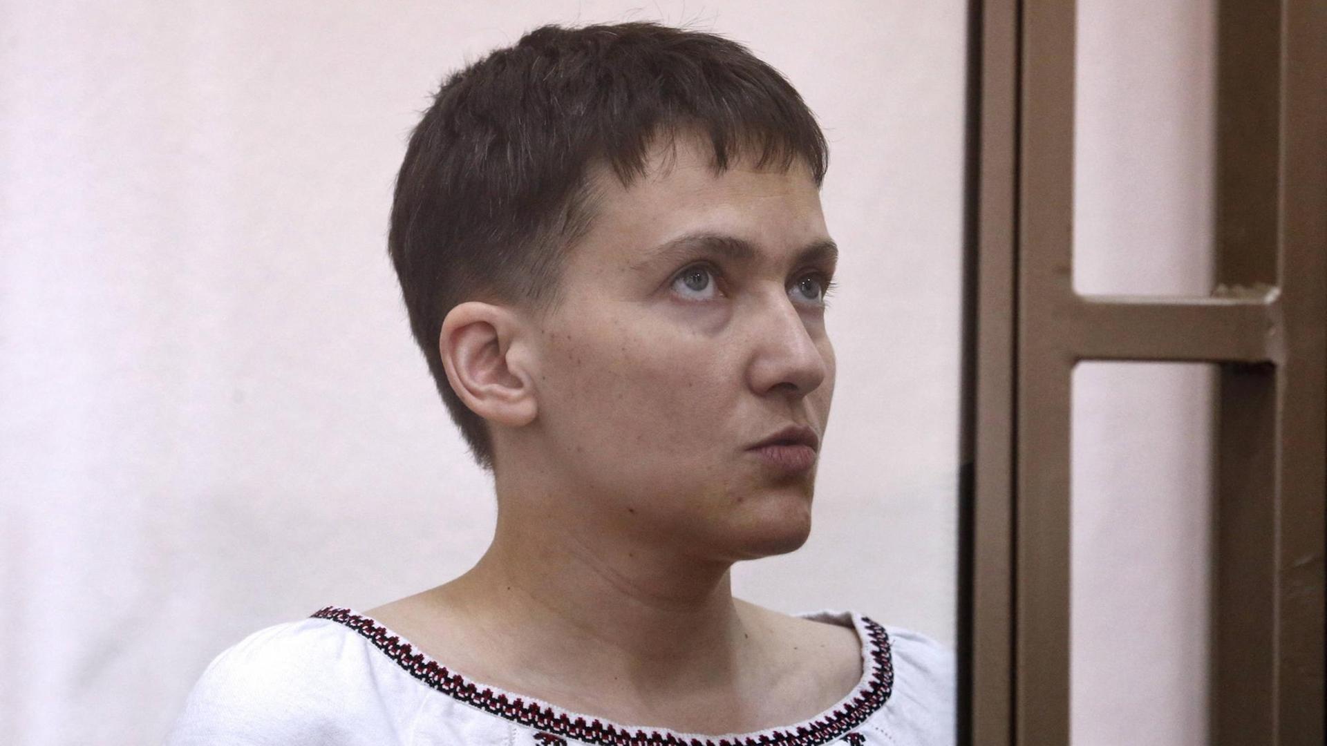 Die ukrainische Kampfpilotin Nadija Sawtschenko in russischer Haft. Die ukrainische Kampfpilotin Nadija Sawtschenko in russischer Haft.