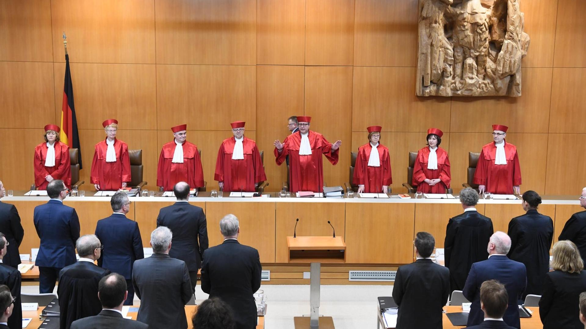 Der Zweite Senat des Bundesverfassungsgerichts in Karlsruhe eröffnet am 17.01.2018 die mündliche Verhandlung zum Streikrecht für Beamte Der Zweite Senat des Bundesverfassungsgerichts in Karlsruhe eröffnet am 17.01.2018 die mündliche Verhandlung zum Streikrecht für Beamte