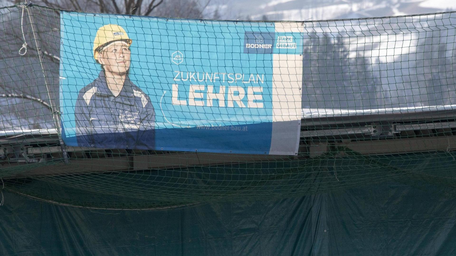Ein Werbeplakat der Bauwirtschaft in Österreich, die Lehrlinge sucht Ein Werbeplakat der Bauwirtschaft in Österreich, die Lehrlinge sucht