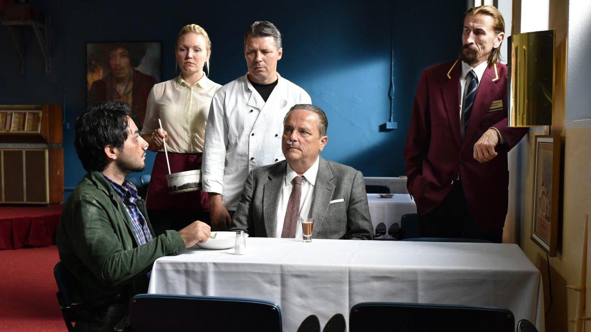 Szene aus "Toivon tuolla puolen" ("Die andere Seite der Hoffnung) von Aki Kaurismäki. Szene aus "Toivon tuolla puolen" ("Die andere Seite der Hoffnung) von Aki Kaurismäki.