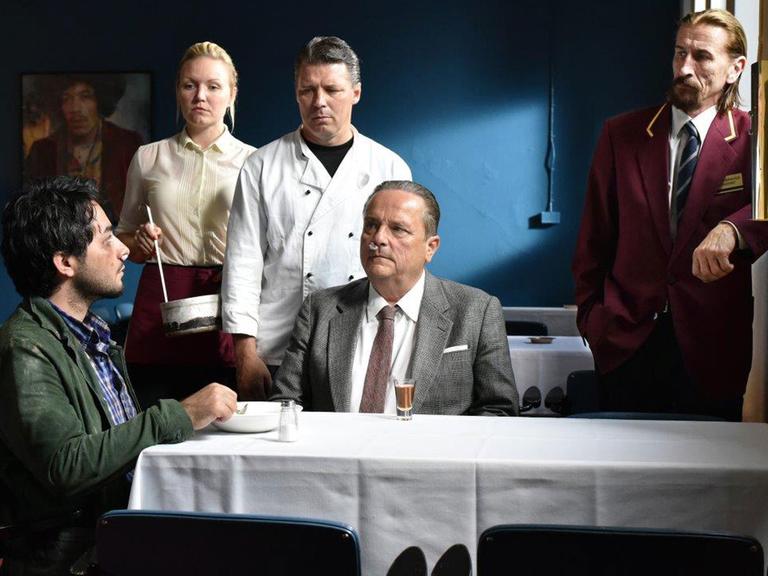 Szene aus "Toivon tuolla puolen" ("Die andere Seite der Hoffnung) von Aki Kaurismäki.