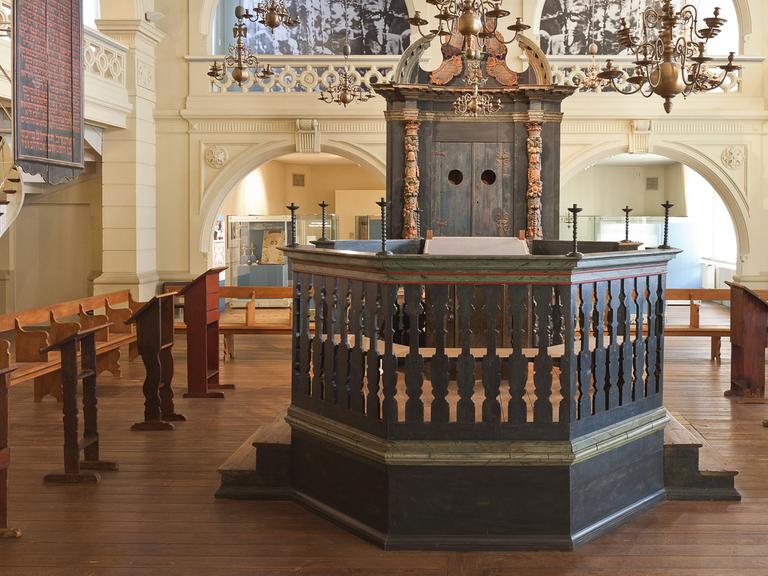 Innenausstattung der Hornburger Synagoge. Mittelpunkt der Jüdischen Abteilung des Braunschweigischen Landesmuseum