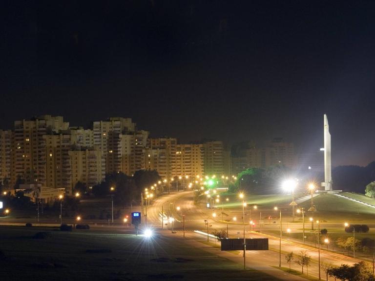 Nächtliche Aufnahme von Minsk, Hauptstadt von Belarus.