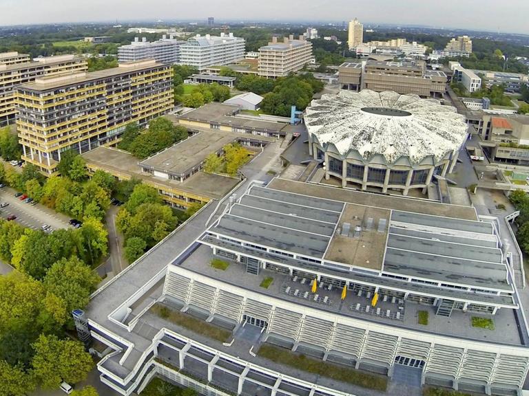Eine Luftaufnahme über den Campus der Ruhr-Universität Bochum (Nordrhein-Westfalen)