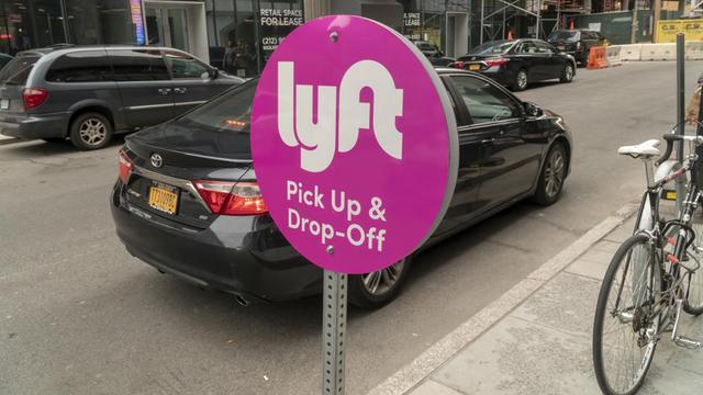 Ein Haltepunkt des US-Mobilitätsdienstleisters Lyft in Brooklyn in New York