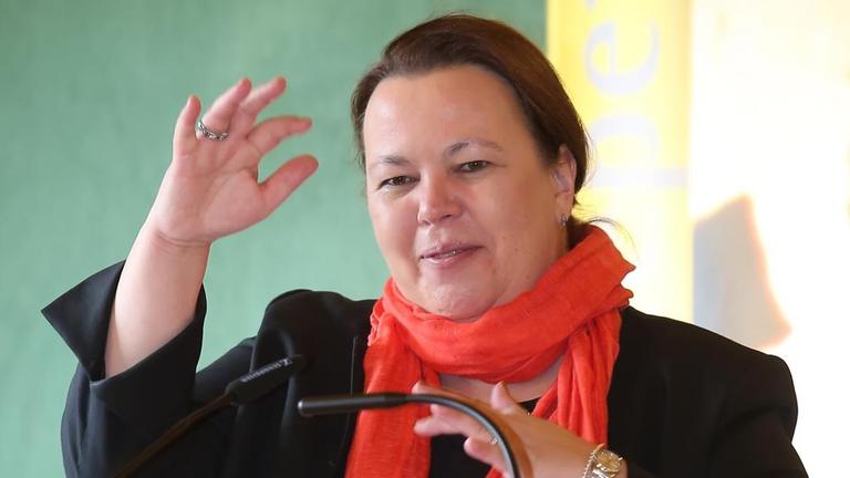 Ursula Heinen-Esser spricht im April 2019 in Ennepetal Ursula Heinen-Esser spricht im April 2019 in Ennepetal