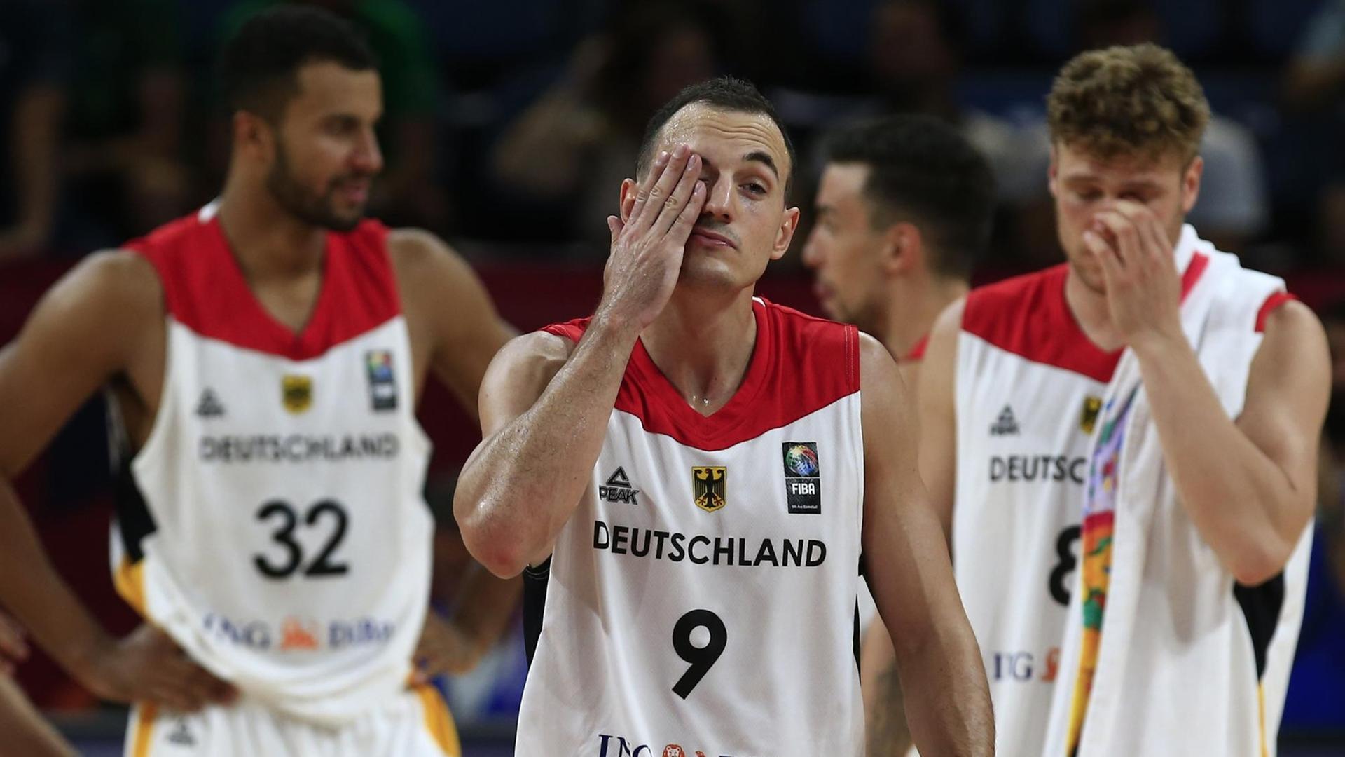 Die deutsche Basketball-Nationalmannschaft ist im EM-Viertelfinale an Spanien gescheitert. Die deutsche Basketball-Nationalmannschaft ist im EM-Viertelfinale an Spanien gescheitert.