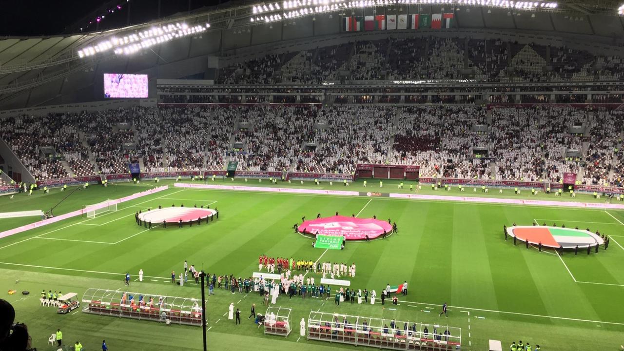 Blick in ein Fußballstadion. Blick in ein Fußballstadion.