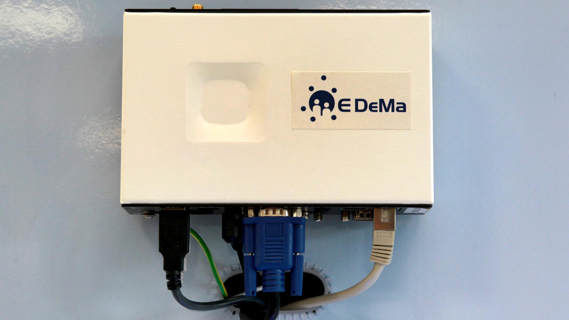 Ein sogenannter Smart Meter - ein Kleincomputer, der Informationen über Strom-, Wasser- und Gasverbrauch sammelt. Ein sogenannter Smart Meter - ein Kleincomputer, der Informationen über Strom-, Wasser- und Gasverbrauch sammelt.