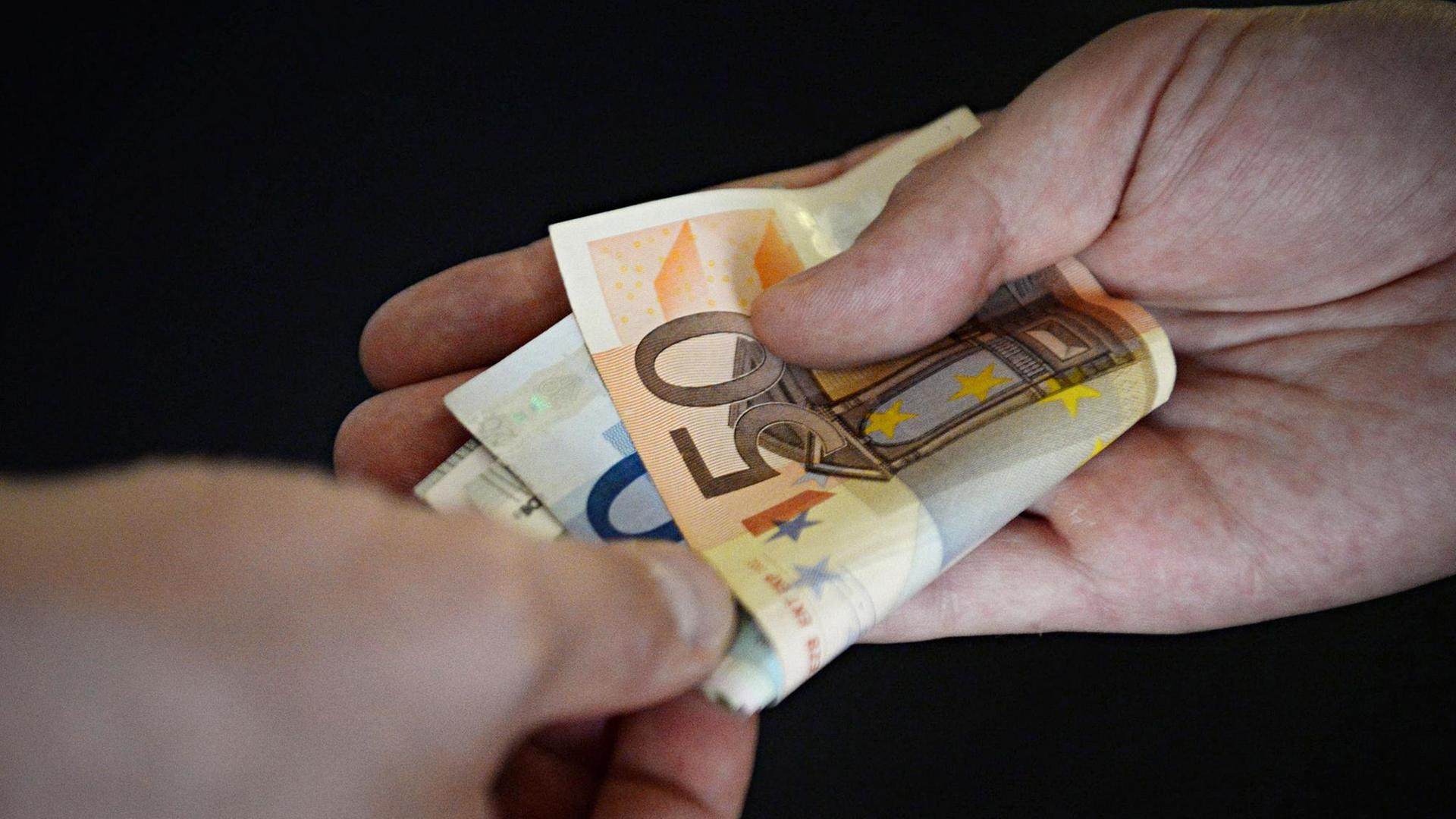 Durch Korruption entstehen große wirtschaftliche Schäden Durch Korruption entstehen große wirtschaftliche Schäden