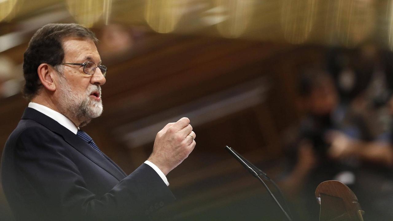 Spaniens Ministerpräsident spricht vor dem Parlament in Madrid. Spaniens Ministerpräsident spricht vor dem Parlament in Madrid.