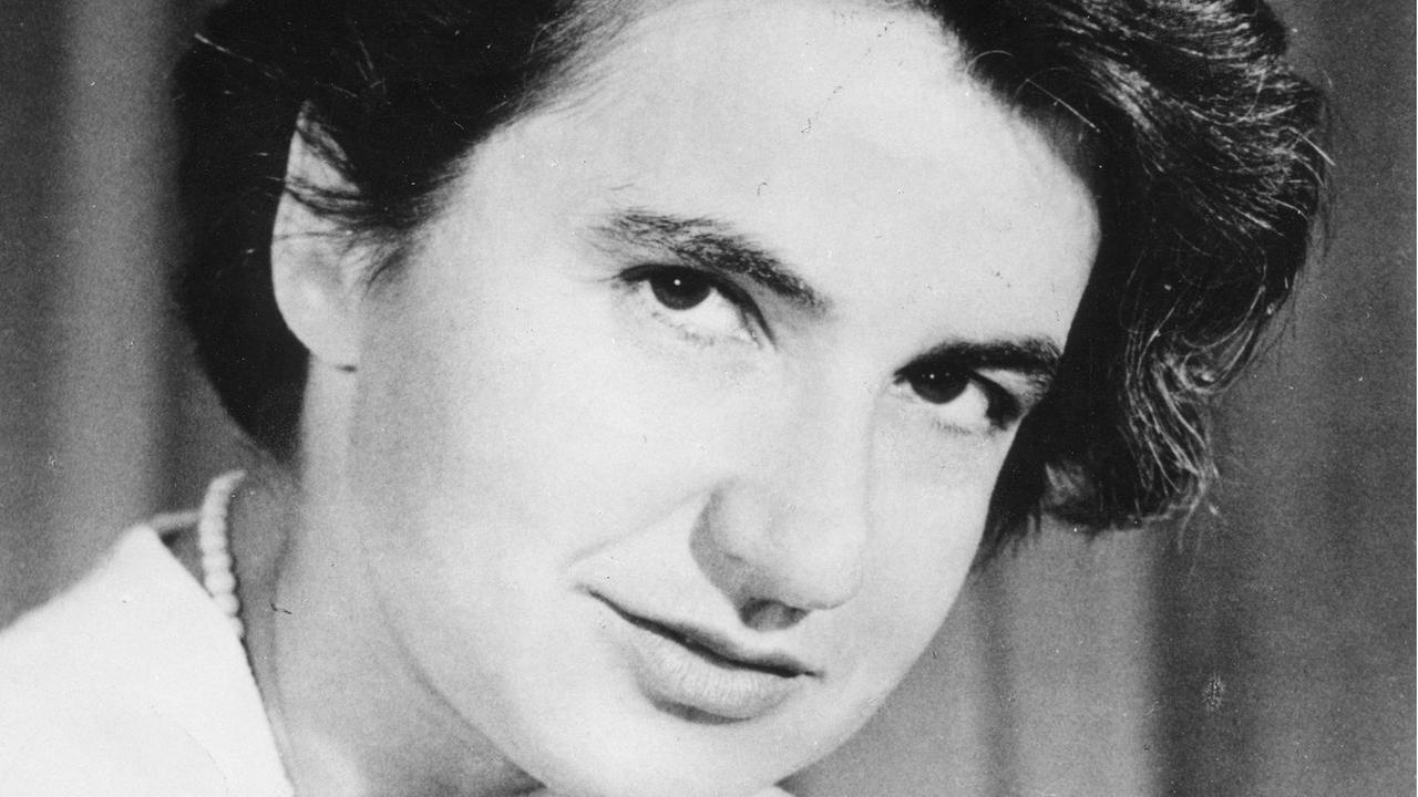 Rosalind Franklin widmete ihr Leben der Forschung. Wegen ihres frühen Todes konnte sie den Nobelpreis für diese Arbeit aber nie entgegennehmen. Rosalind Franklin widmete ihr Leben der Forschung. Wegen ihres frühen Todes konnte sie den Nobelpreis für diese Arbeit aber nie entgegennehmen.