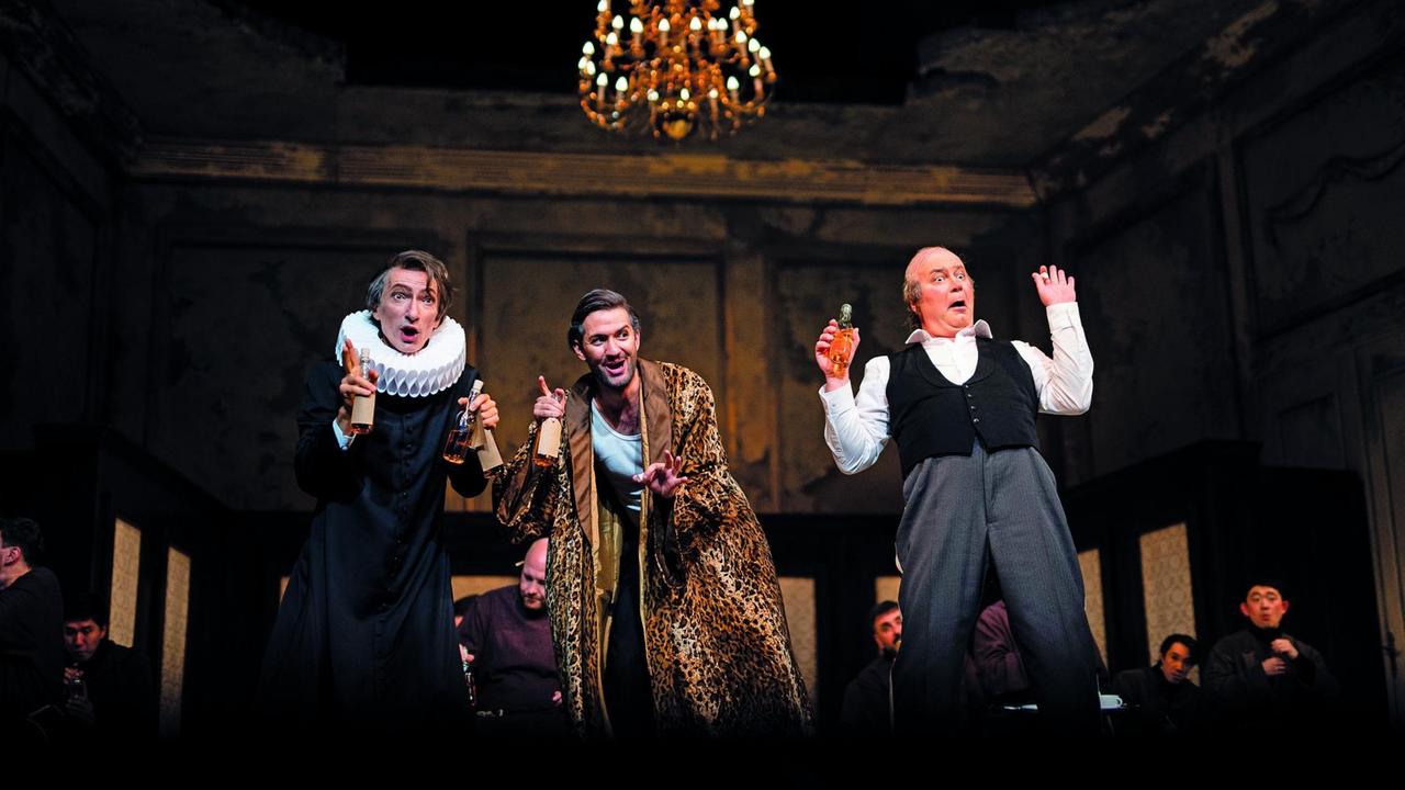 Carsten Arbel (Pater Matthäus), Johannes Fritsche (Bogumil) und Hans-Peter Struppe (Jasomirgott) Carsten Arbel (Pater Matthäus), Johannes Fritsche (Bogumil) und Hans-Peter Struppe (Jasomirgott)
