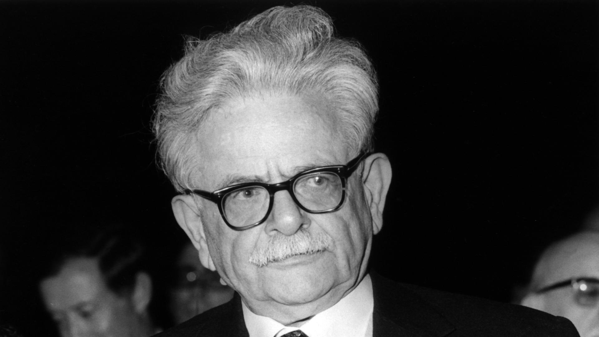 Elias Canetti, der deutschsprachige Schriftsteller bulgarischer Herkunft. Elias Canetti, der deutschsprachige Schriftsteller bulgarischer Herkunft.
