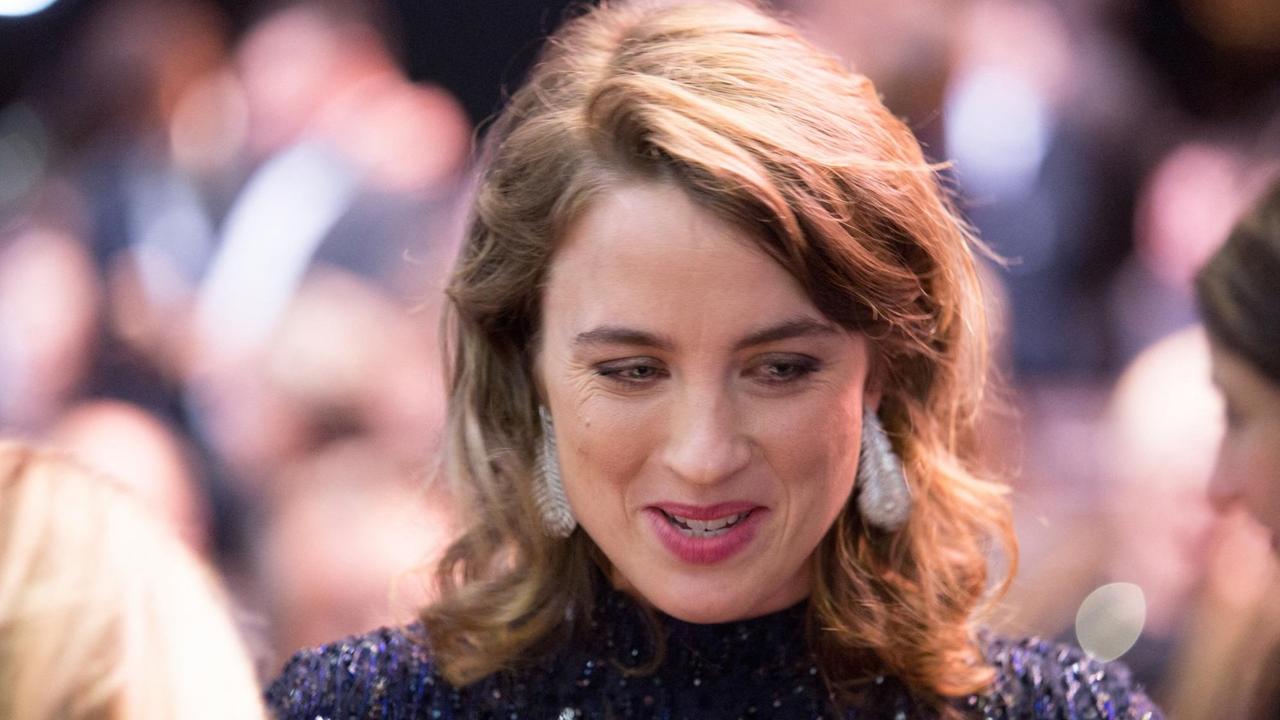 45. César-Verleihung in der Salle Pleyel in Paris: Die Schauspielerin Adele Haenel verlässt den Saal. 45. César-Verleihung in der Salle Pleyel in Paris: Die Schauspielerin Adele Haenel verlässt den Saal.