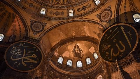 Blick in die Kuppel der Hagia Sofia