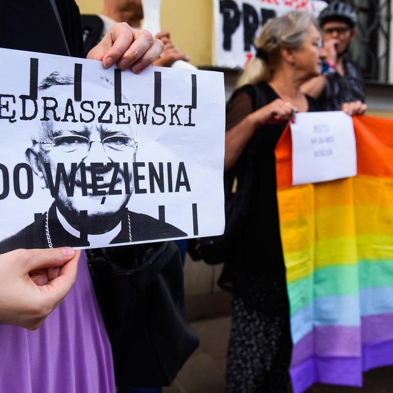 Proteste der polnischen LGBT-Bewegung gegen den Erzbischof von Krakau