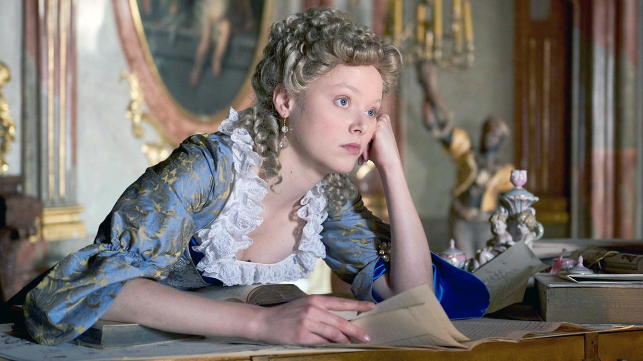 Maria Theresia im prachtvollen Gewand guckt gelangweilt, ist aber doch voller Machtbewusstsein
