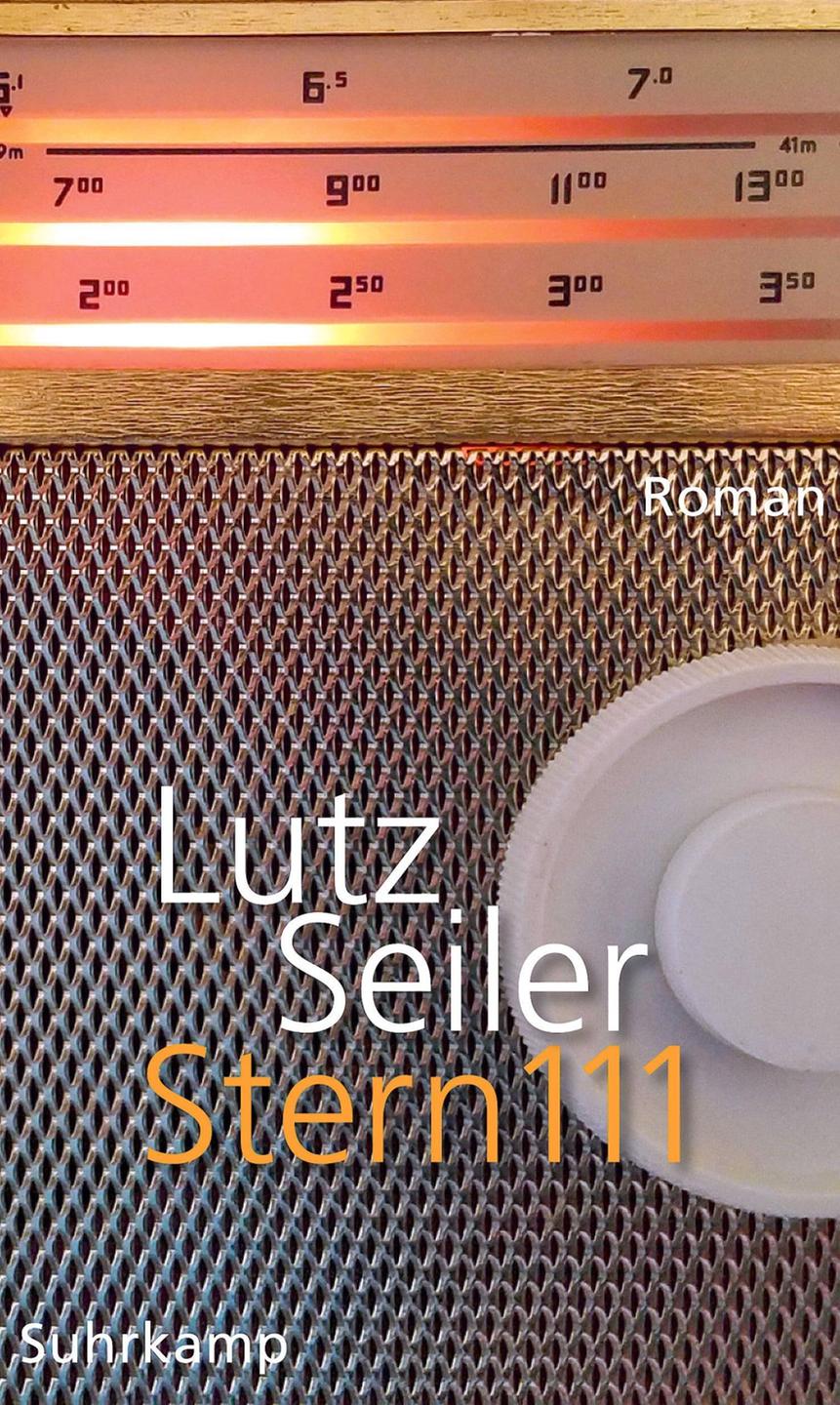 Buchcover des Romans "Stern 111" von Lutz Seiler. Zu sehen ist ein Ausschnicht eines Transistorradios. Buchcover des Romans "Stern 111" von Lutz Seiler. Zu sehen ist ein Ausschnicht eines Transistorradios.
