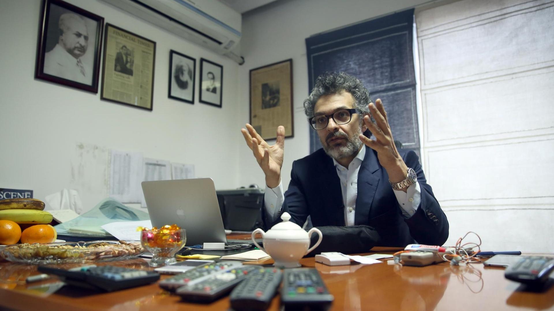Saad Mohseni, Chef der Moby Group, dem größten privaten Medien- und Nachrichtenunternehmen in Afghanistan, während eines Interviews im Jahr 2016. Saad Mohseni, Chef der Moby Group, dem größten privaten Medien- und Nachrichtenunternehmen in Afghanistan, während eines Interviews im Jahr 2016.