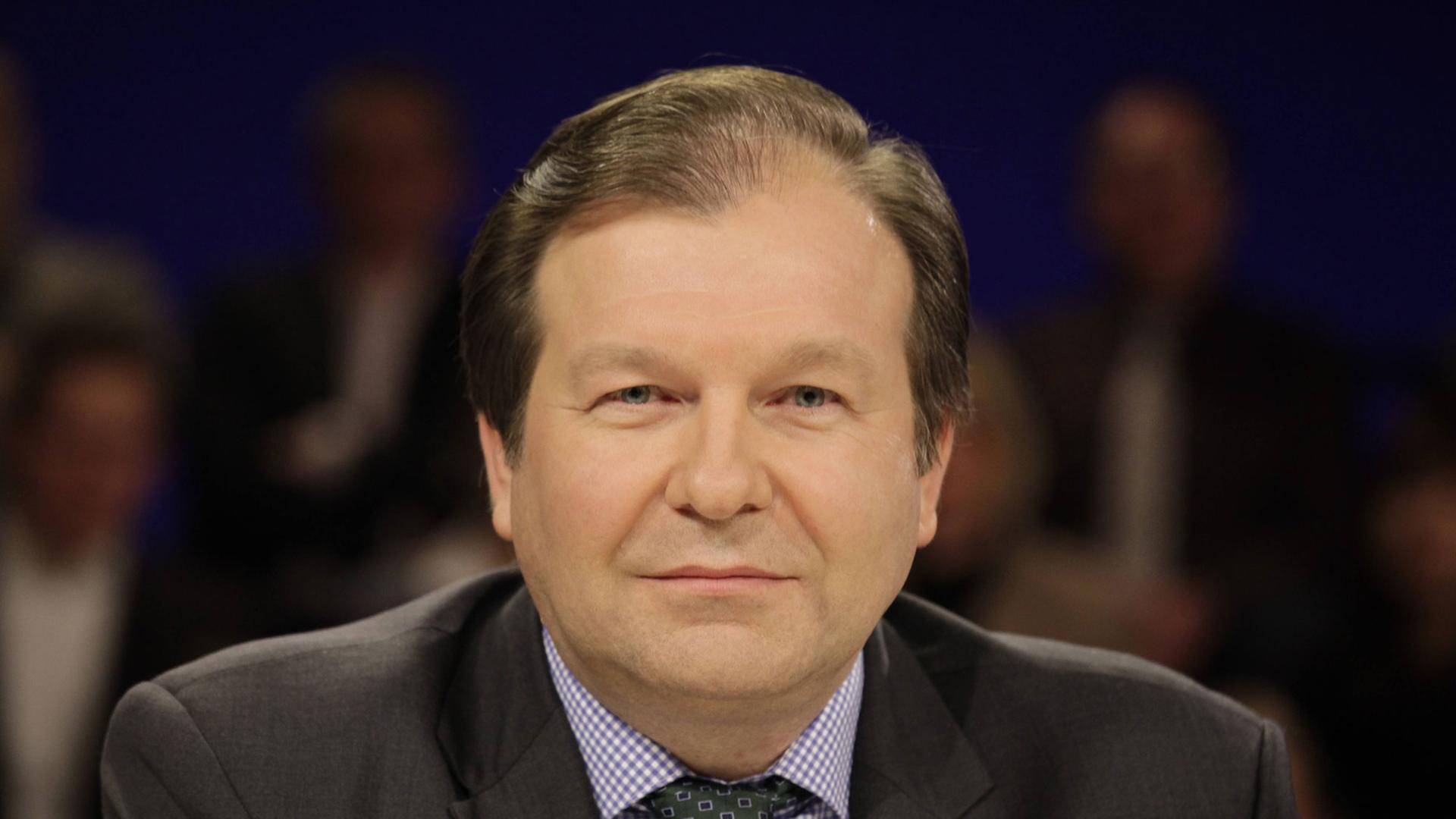 Athanasios Syrianos, Inhaber einer Brauerei und Vize-Präsident der Deutsch-griechischen Industrie- und Handelskammer in der Sendung "Maybrit Illner" im ZDF Athanasios Syrianos, Inhaber einer Brauerei und Vize-Präsident der Deutsch-griechischen Industrie- und Handelskammer in der Sendung "Maybrit Illner" im ZDF