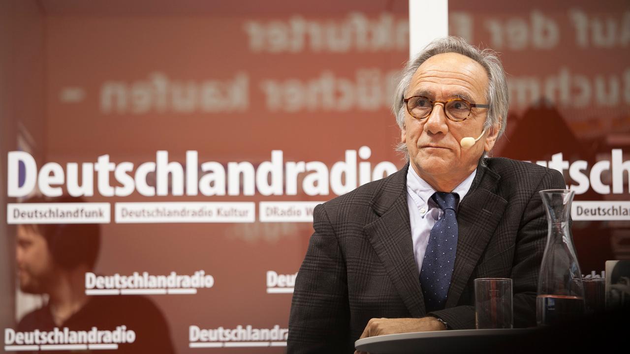 Der Soziologe Tilman Allert bei der Frankfurter Buchmesse 2015. Der Soziologe Tilman Allert bei der Frankfurter Buchmesse 2015.