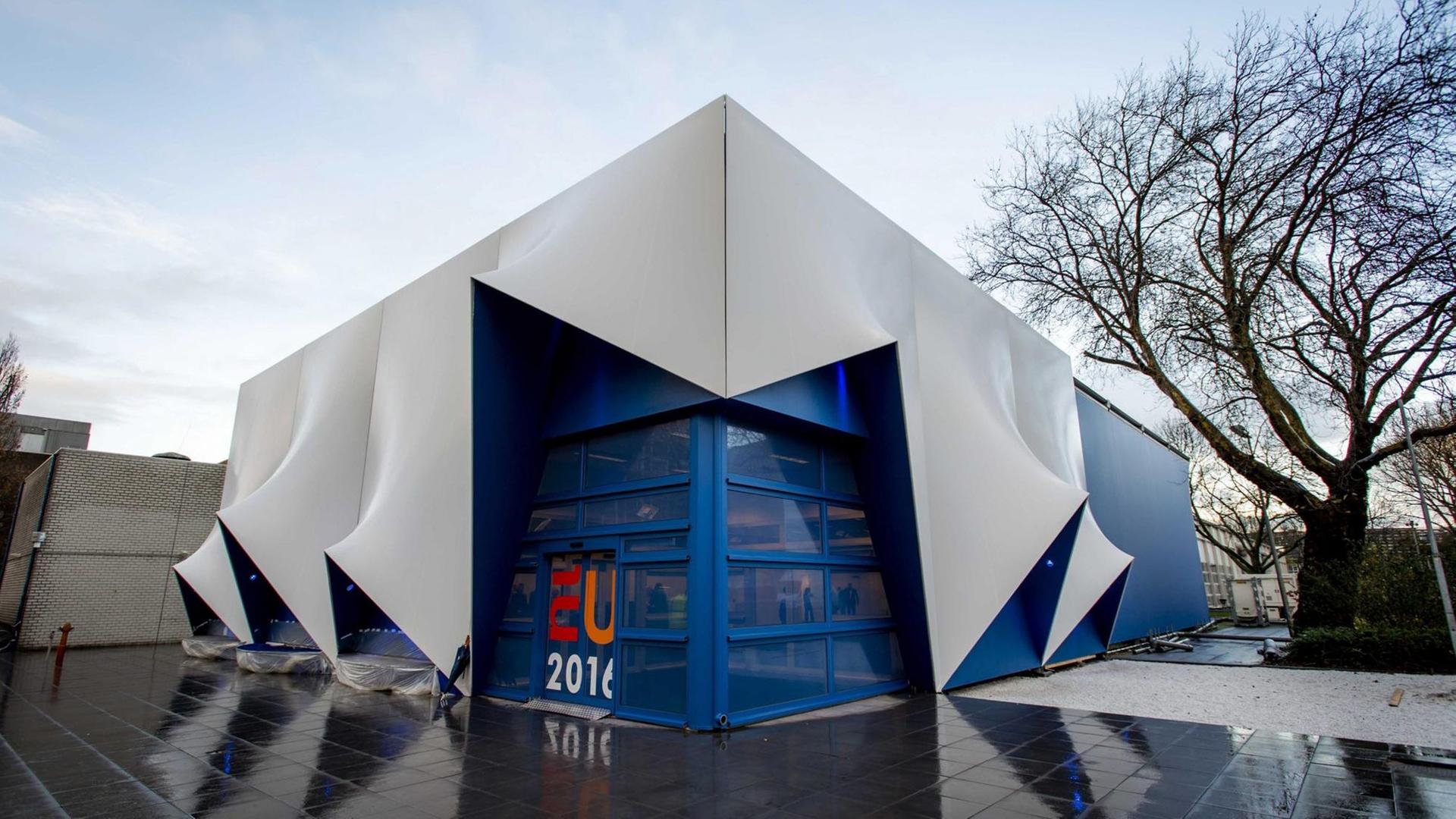 Europagebouw, das Gebäude, in dem alle Treffen während der Ratspräsidentschaft der Niederlande stattfinden. Europagebouw, das Gebäude, in dem alle Treffen während der Ratspräsidentschaft der Niederlande stattfinden.