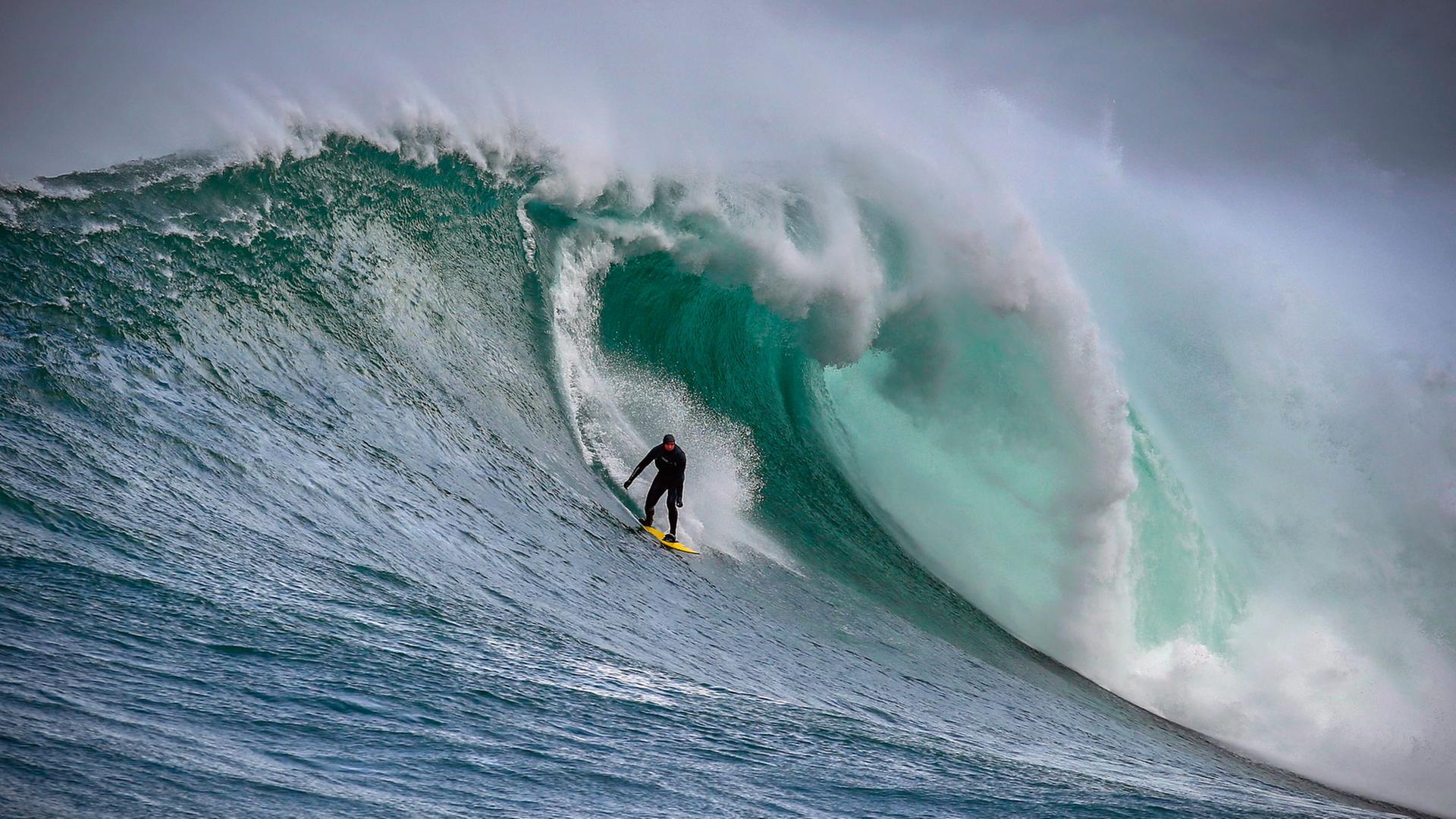 Der Big Wave Surfer Jaques Theron aus Südafrika. Der Big Wave Surfer Jaques Theron aus Südafrika.