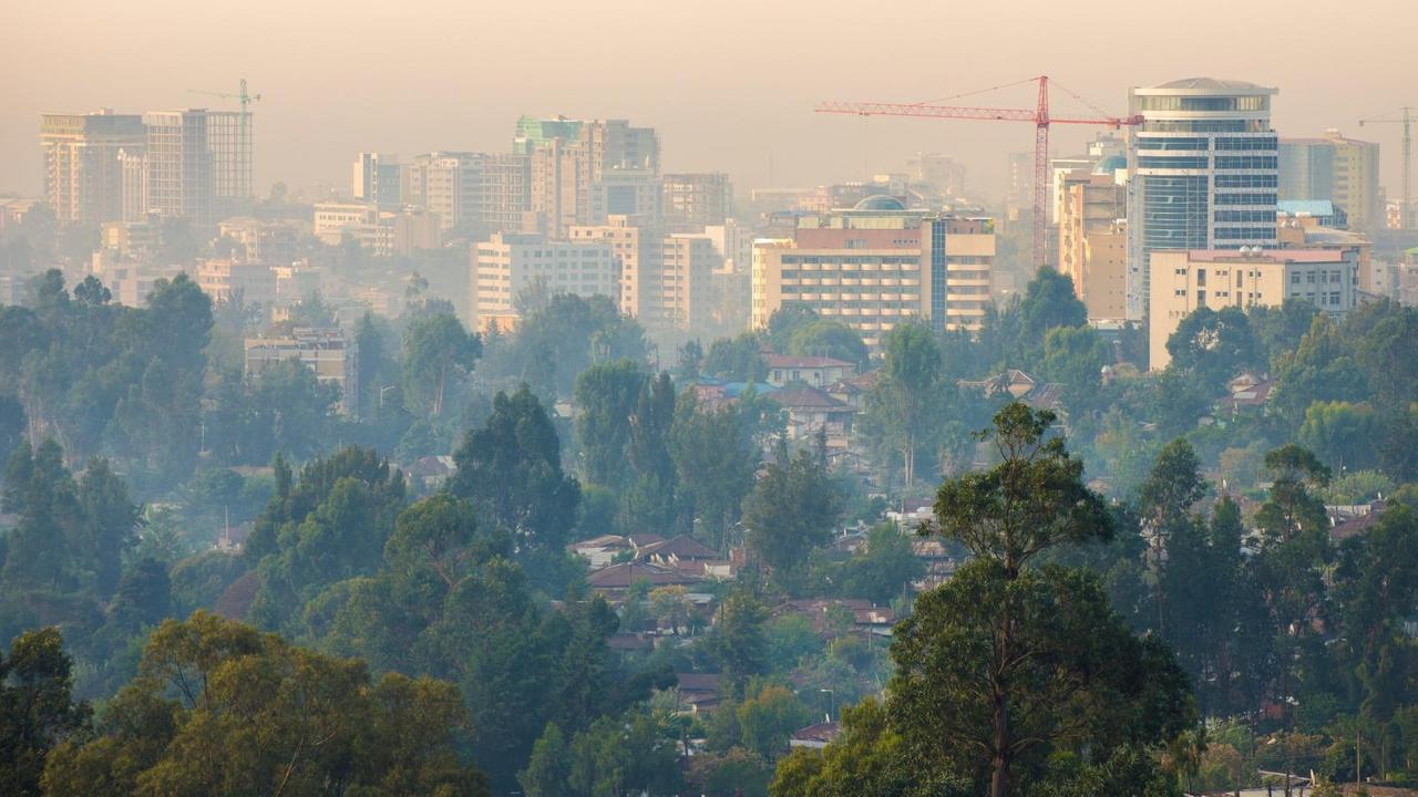 Blick auf Addis Abeba, die Hauptstadt Äthiopiens Blick auf Addis Abeba, die Hauptstadt Äthiopiens