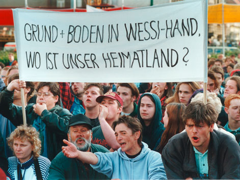 Bei der Abwicklung der Treuhand kam es auch zu Protesten. Bei der Abwicklung der Treuhand kam es auch zu Protesten.