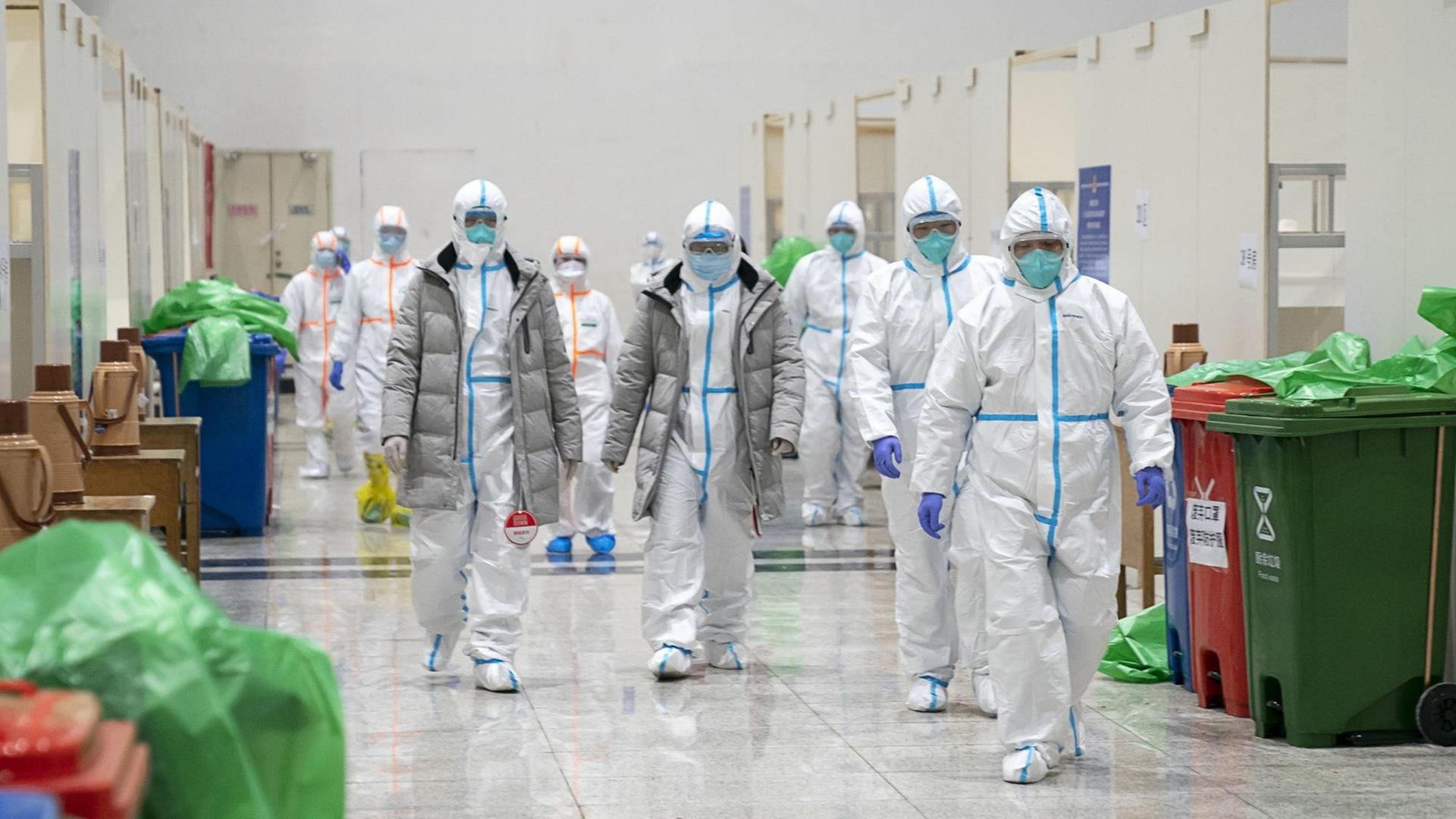 Bis zu 1.600 Patienten können in dem Behelfskrankenhaus in Wuhan, Hubai-Provinz aufgenommen werden. 5.2.2020 Bis zu 1.600 Patienten können in dem Behelfskrankenhaus in Wuhan, Hubai-Provinz aufgenommen werden. 5.2.2020