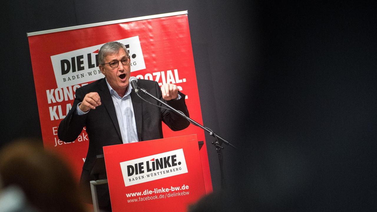 Linken-Parteichef Bernd Riexinger spricht am 25.11.2017 auf dem Landesparteitag der Linken Baden-Württemberg in Stuttgart-Möhringen (Baden-Württemberg)