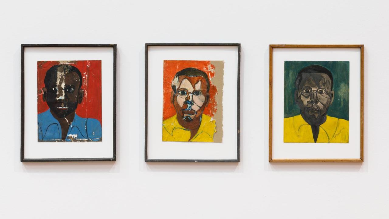 Bilder des Malers Frank Walter hängen in der Ausstellung des MMKs. Bilder des Malers Frank Walter hängen in der Ausstellung des MMKs.