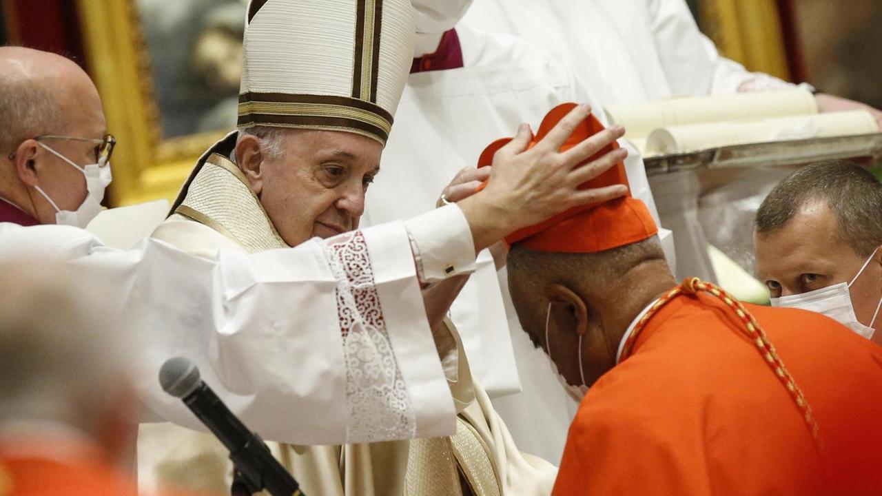 Papst Franziskus ernennt Gregory zum Kardinal: Zeremonie im Vatikan am 28. November 2020. Papst Franziskus ernennt Gregory zum Kardinal: Zeremonie im Vatikan am 28. November 2020.