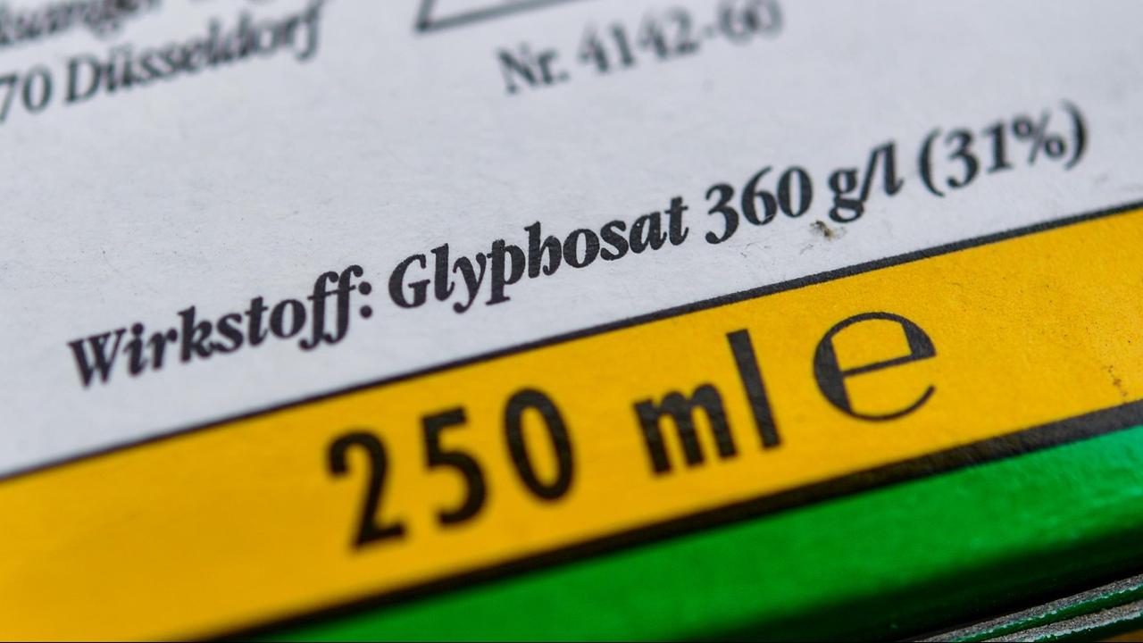 Auf der Verpackung steht "Wirkstoff: Glyphosat 360g/l (31%), 250 ml". 