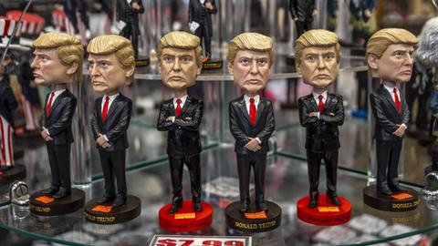 Viele Shops in New York haben die US-Präsidenten als Souvenir im Angebot. Allerdings blüht in New York das Geschäft mit Trump als meist wenig schmeichelhafte Karikatur.